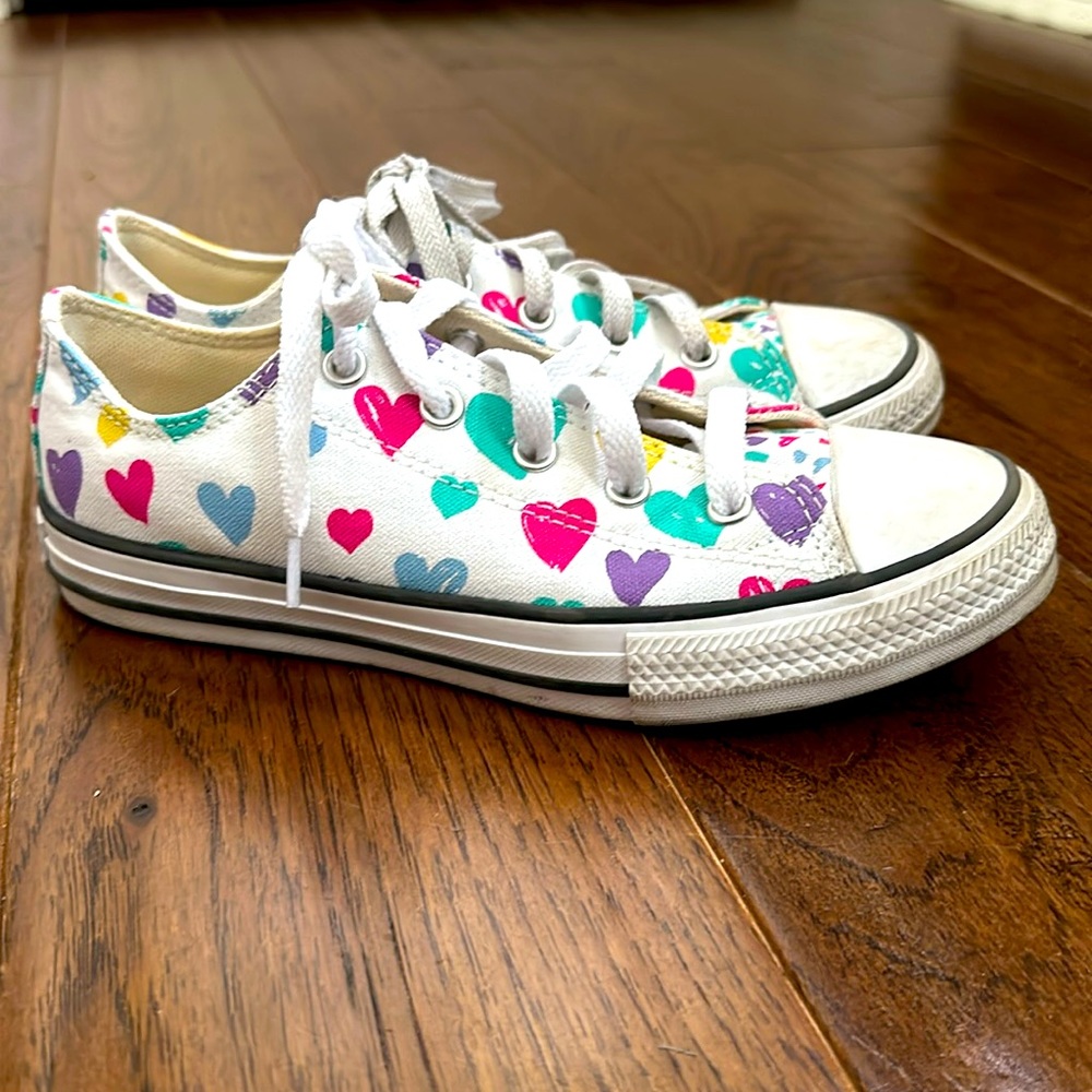 Girls Converse low tops- hearts